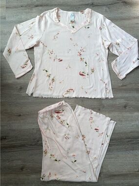 Aria coquette pajama set size medium